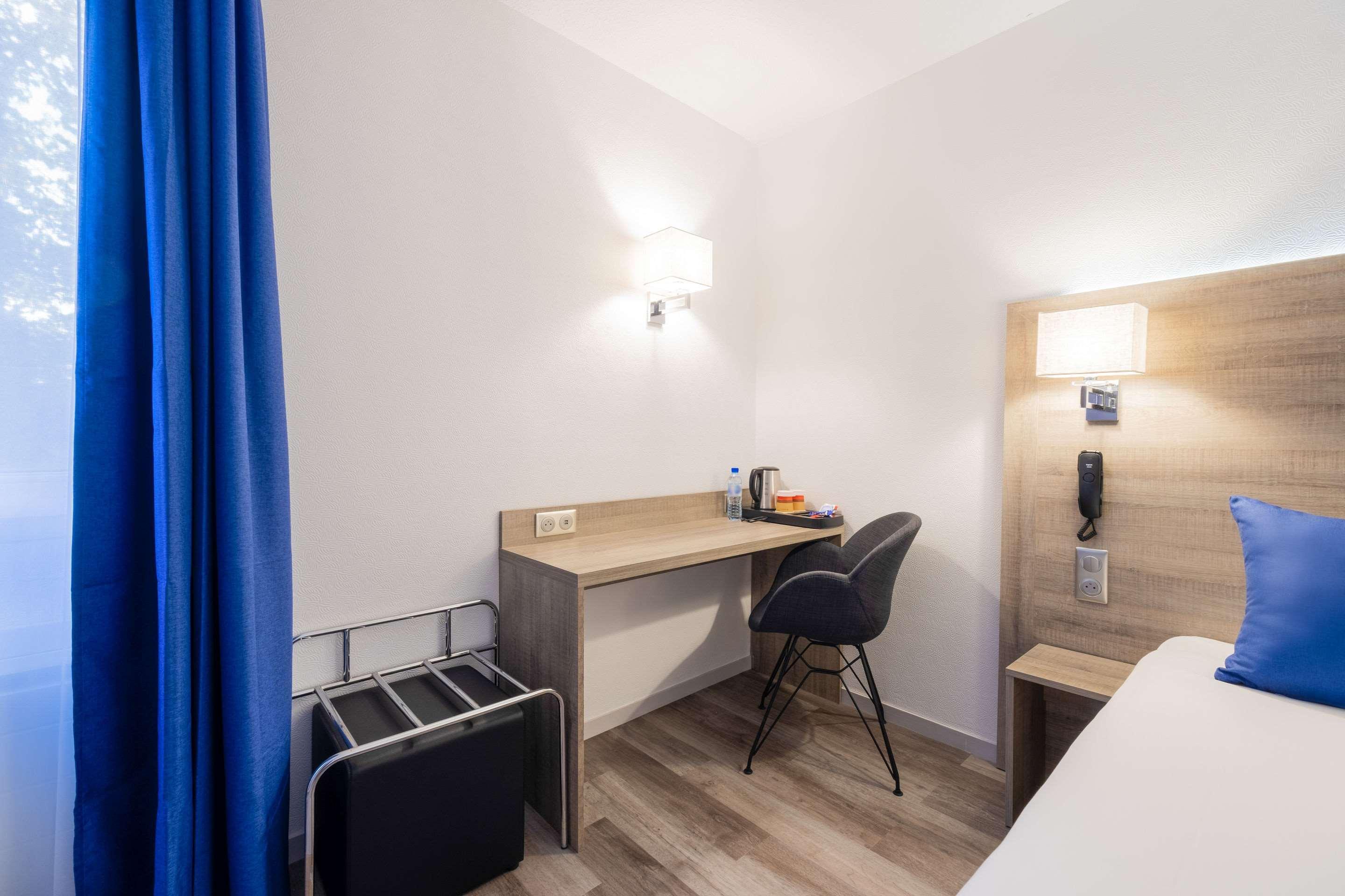 Hotel Le Circuit Le Mans Eksteriør billede