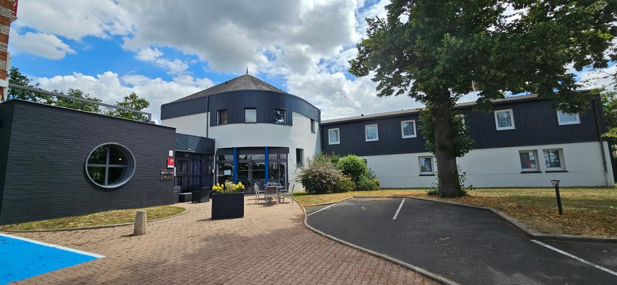 Hotel Le Circuit Le Mans Eksteriør billede